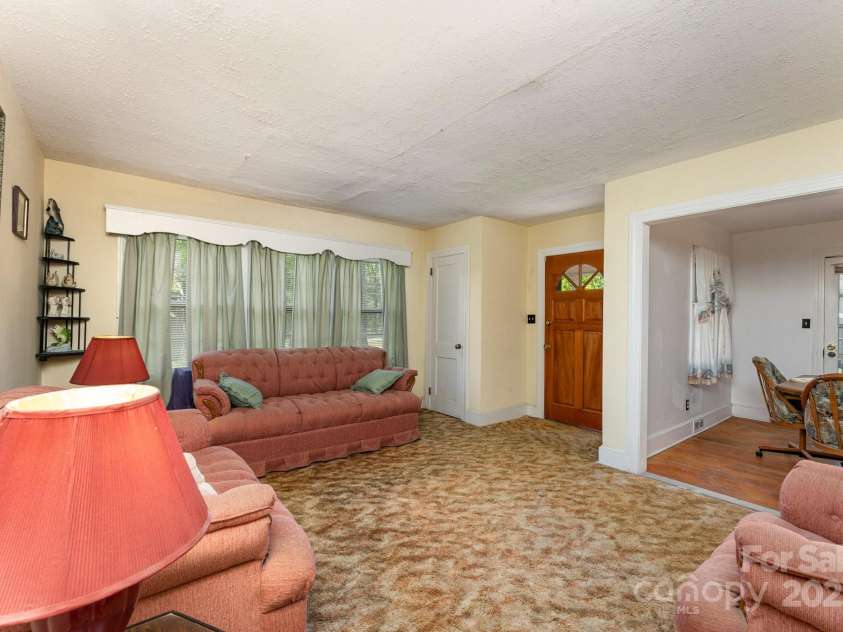 627 Gray Drive, Charlotte, NC 28213.  MLS# CAR4247257, YatesRealty ID 8855. 