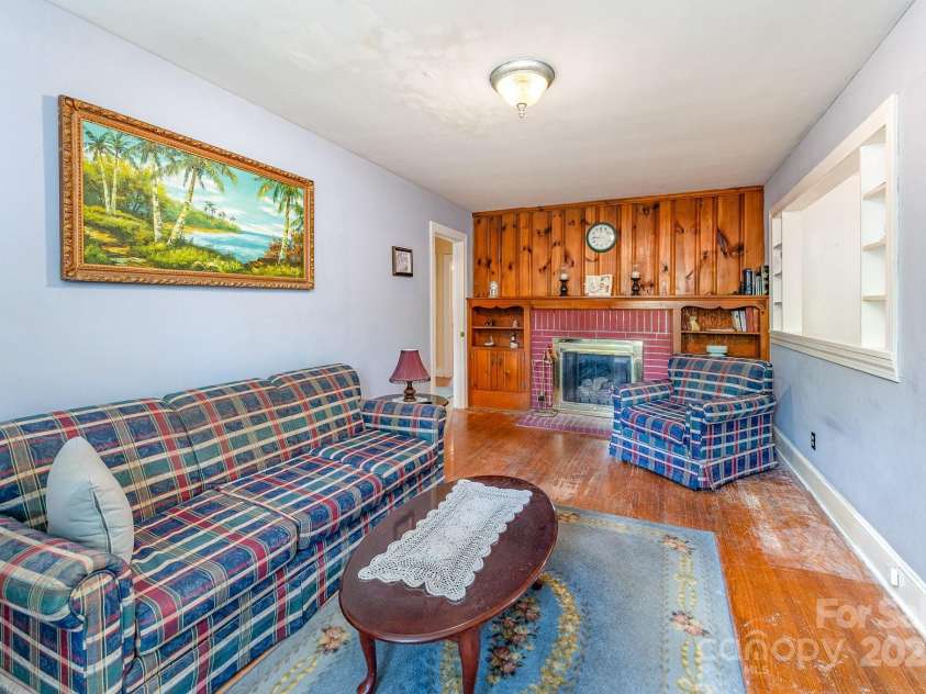 627 Gray Drive, Charlotte, NC 28213.  MLS# CAR4247257, YatesRealty ID 8855. 