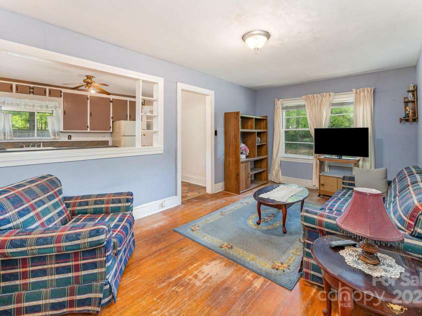 627 Gray Drive, Charlotte, NC 28213.  MLS# CAR4247257, YatesRealty ID 8855. 