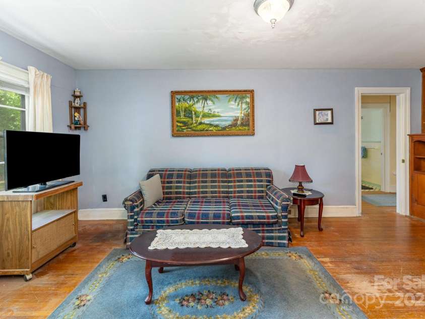 627 Gray Drive, Charlotte, NC 28213.  MLS# CAR4247257, YatesRealty ID 8855. 