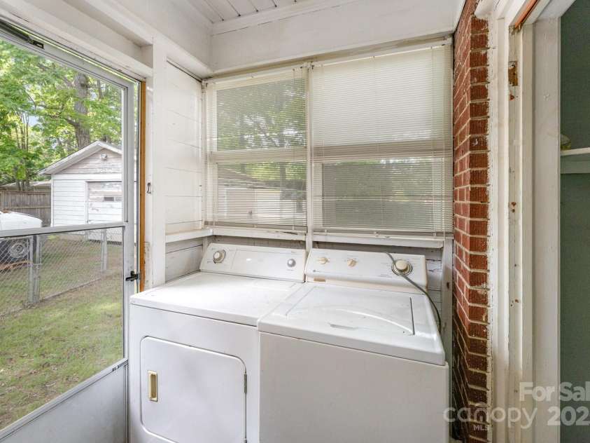 627 Gray Drive, Charlotte, NC 28213.  MLS# CAR4247257, YatesRealty ID 8855. 