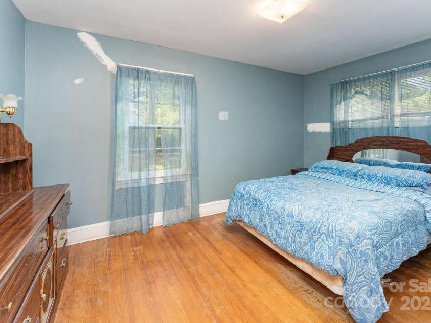 627 Gray Drive, Charlotte, NC 28213.  MLS# CAR4247257, YatesRealty ID 8855. 