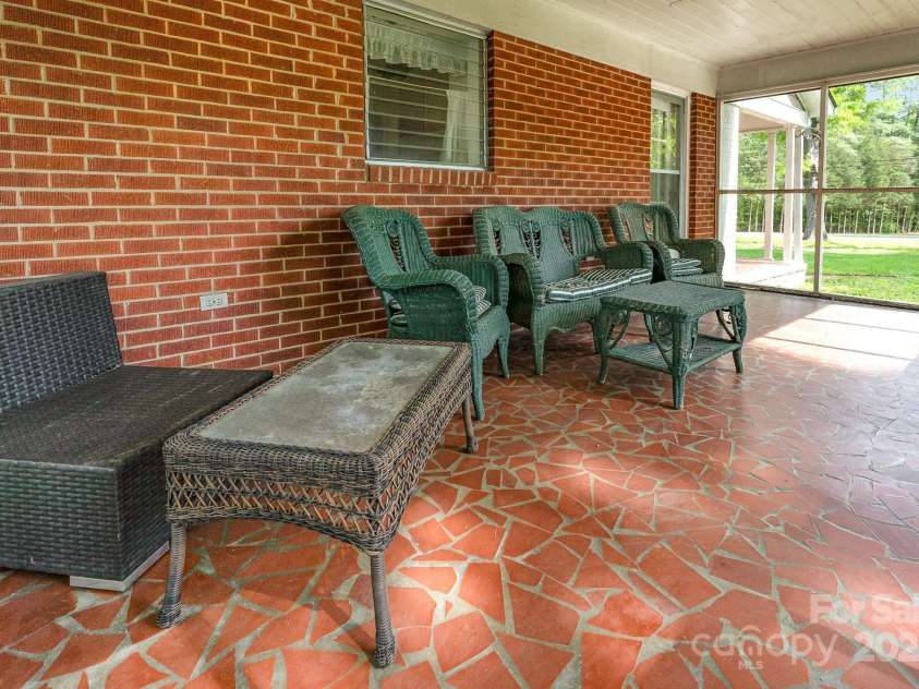 627 Gray Drive, Charlotte, NC 28213.  MLS# CAR4247257, YatesRealty ID 8855. 