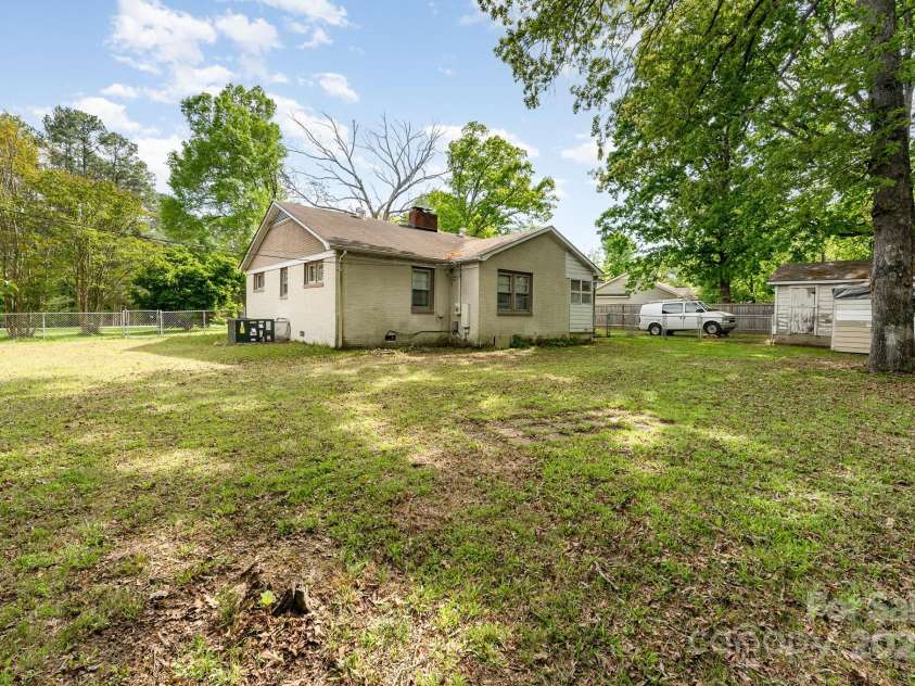 627 Gray Drive, Charlotte, NC 28213.  MLS# CAR4247257, YatesRealty ID 8855. 