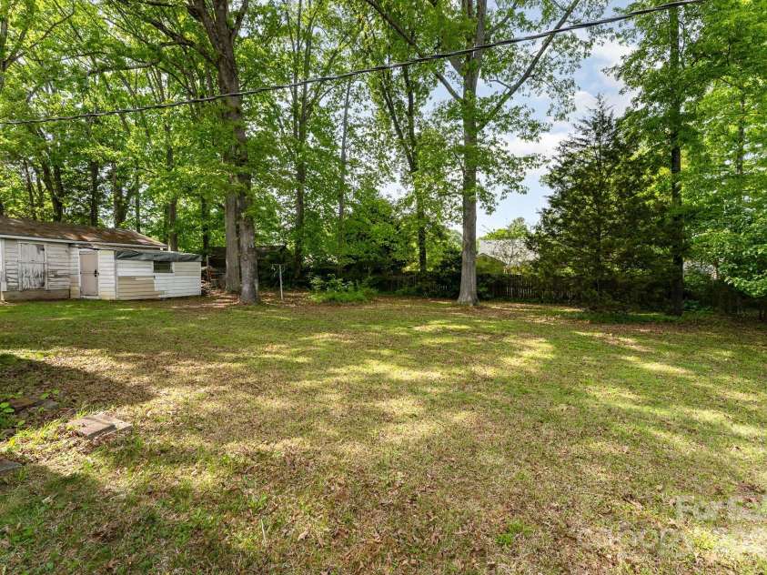 627 Gray Drive, Charlotte, NC 28213.  MLS# CAR4247257, YatesRealty ID 8855. 