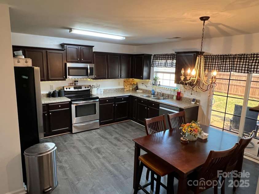 719 Dottie Drive, Boiling Springs, SC 29316.  MLS# CAR4214873, YatesRealty ID 8856. 