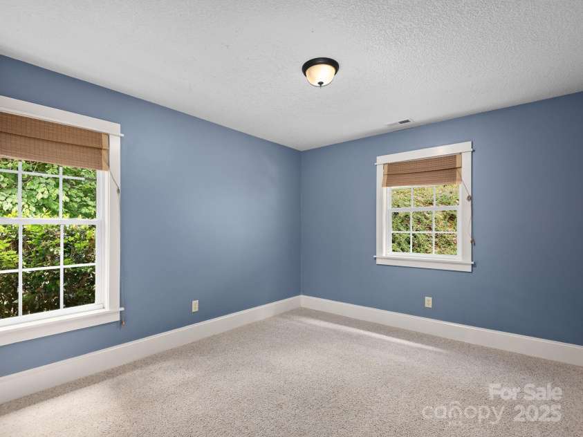 21 Kahluas Way, Fairview, NC 28730.  MLS# CAR4265325, YatesRealty ID 8858. Serene Guest Space