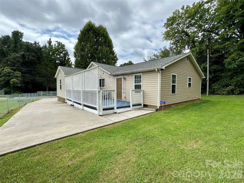 2510 Sherrill Street, Charlotte, NC 28208.  MLS# CAR4294165, YatesRealty ID 8858. 