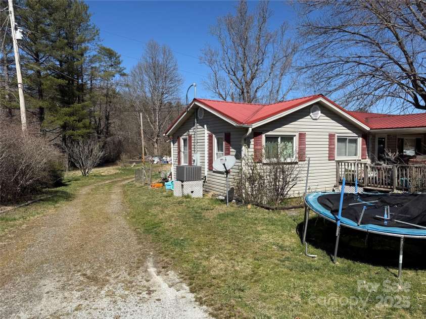1008 Middlefork Road, Brevard, NC 28712.  MLS# CAR4234566, YatesRealty ID 8859. 
