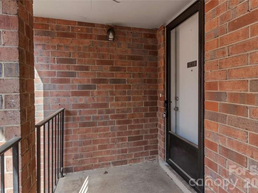 1739 Hawthorne Road, Winston Salem, NC 27103.  MLS# CAR4365755, YatesRealty ID 8860. 