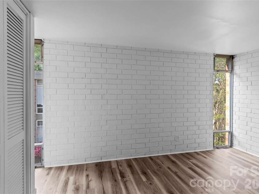 1739 Hawthorne Road, Winston Salem, NC 27103.  MLS# CAR4365755, YatesRealty ID 8860. 