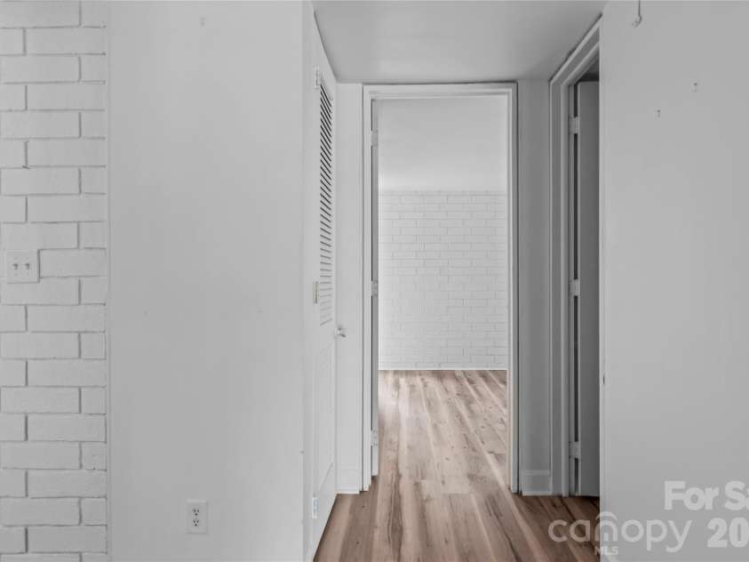 1739 Hawthorne Road, Winston Salem, NC 27103.  MLS# CAR4365755, YatesRealty ID 8860. 