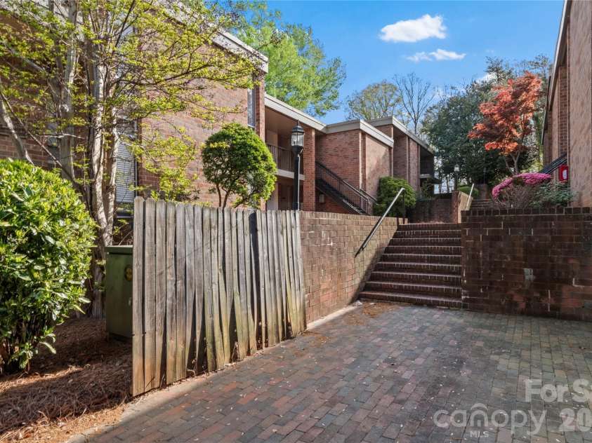 1739 Hawthorne Road, Winston Salem, NC 27103.  MLS# CAR4365755, YatesRealty ID 8860. 