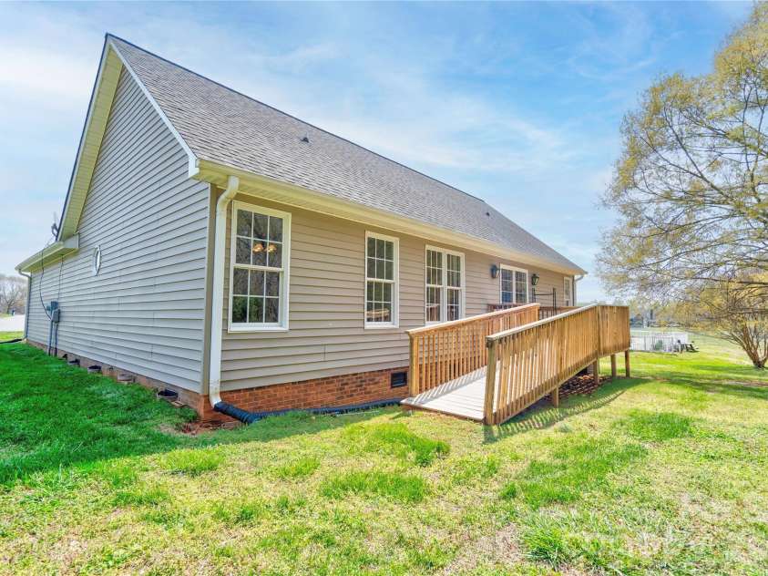 127 Albertville Lane, Shelby, NC 28152.  MLS# CAR4361746, YatesRealty ID 8861. Back Right