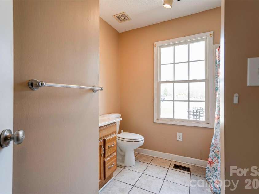 127 Albertville Lane, Shelby, NC 28152.  MLS# CAR4361746, YatesRealty ID 8861. Bathroom 2