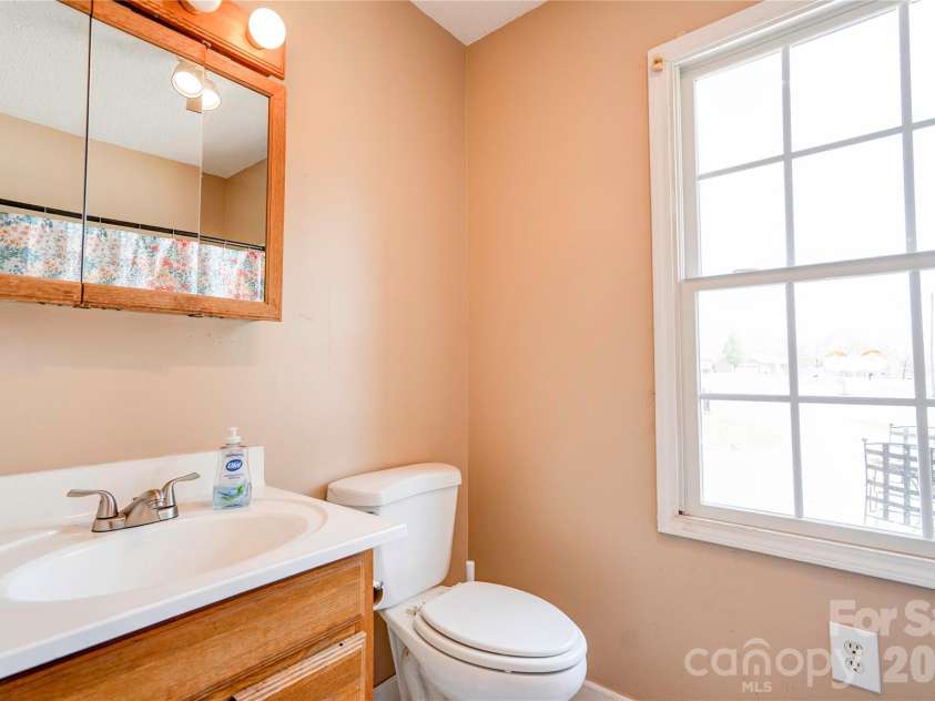 127 Albertville Lane, Shelby, NC 28152.  MLS# CAR4361746, YatesRealty ID 8861. Bathroom 2