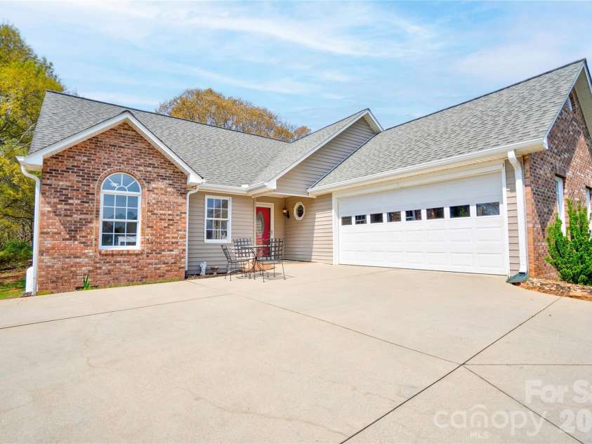 127 Albertville Lane, Shelby, NC 28152.  MLS# CAR4361746, YatesRealty ID 8861. Front