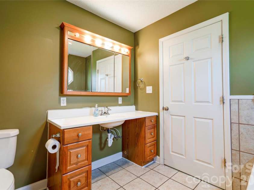 127 Albertville Lane, Shelby, NC 28152.  MLS# CAR4361746, YatesRealty ID 8861. Primary Bathroom