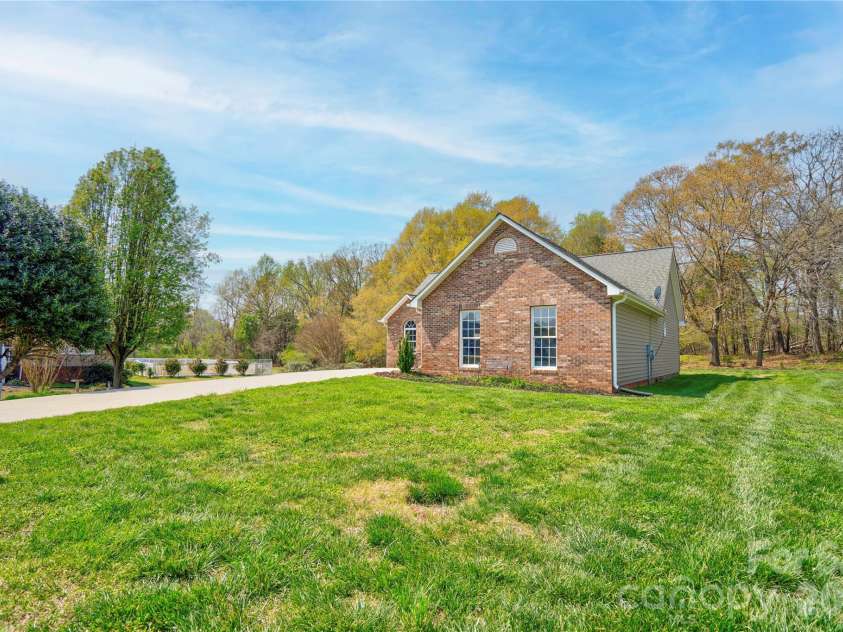 127 Albertville Lane, Shelby, NC 28152.  MLS# CAR4361746, YatesRealty ID 8861. Side Yard