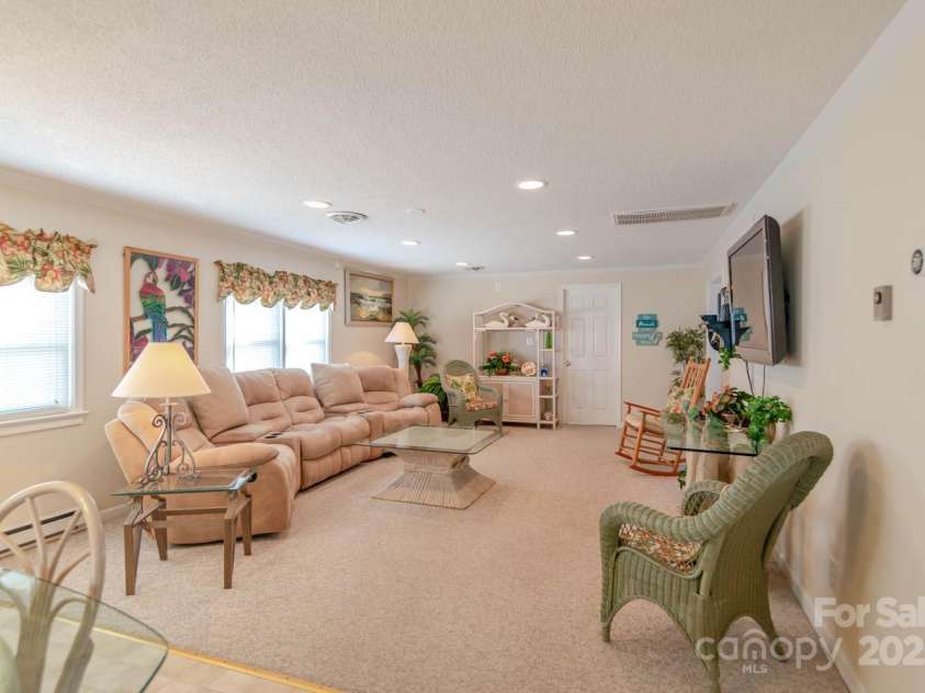 9013 Hunter Street, Nags Head, NC 27959.  MLS# CAR4244151, YatesRealty ID 8863. 