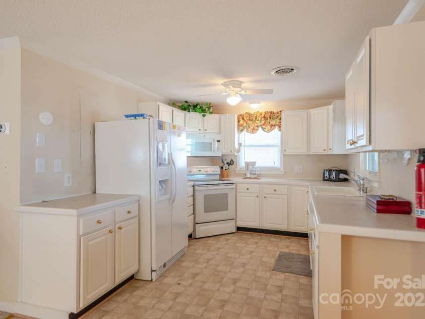 9013 Hunter Street, Nags Head, NC 27959.  MLS# CAR4244151, YatesRealty ID 8863. 