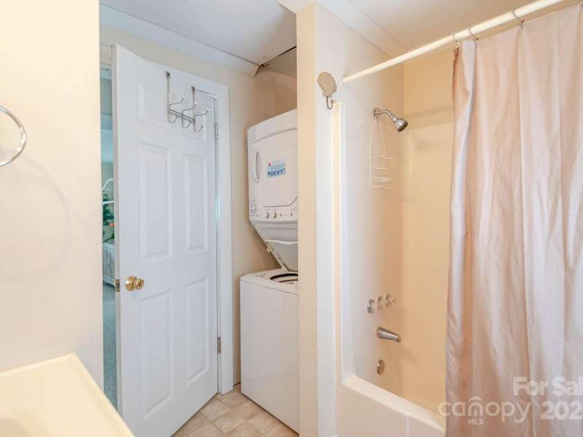 9013 Hunter Street, Nags Head, NC 27959.  MLS# CAR4244151, YatesRealty ID 8863. 