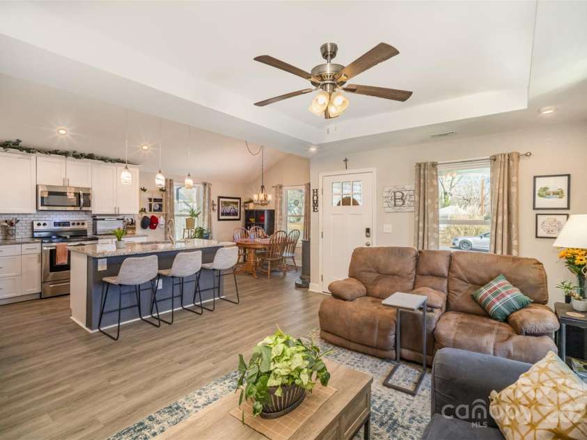 1016 10th Street, Kannapolis, NC 28083.  MLS# CAR4228816, YatesRealty ID 8864. 