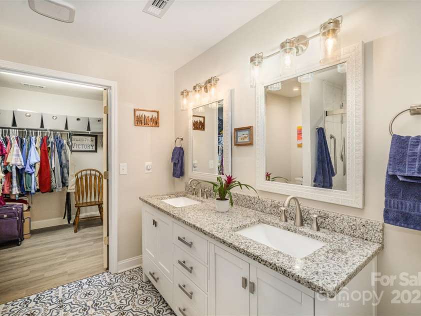 1016 10th Street, Kannapolis, NC 28083.  MLS# CAR4228816, YatesRealty ID 8864. Primary bathroom