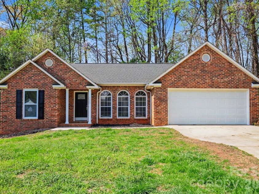 1117 Capps Hollow Drive, Charlotte, NC 28216.  MLS# CAR4361982, YatesRealty ID 8864. 
