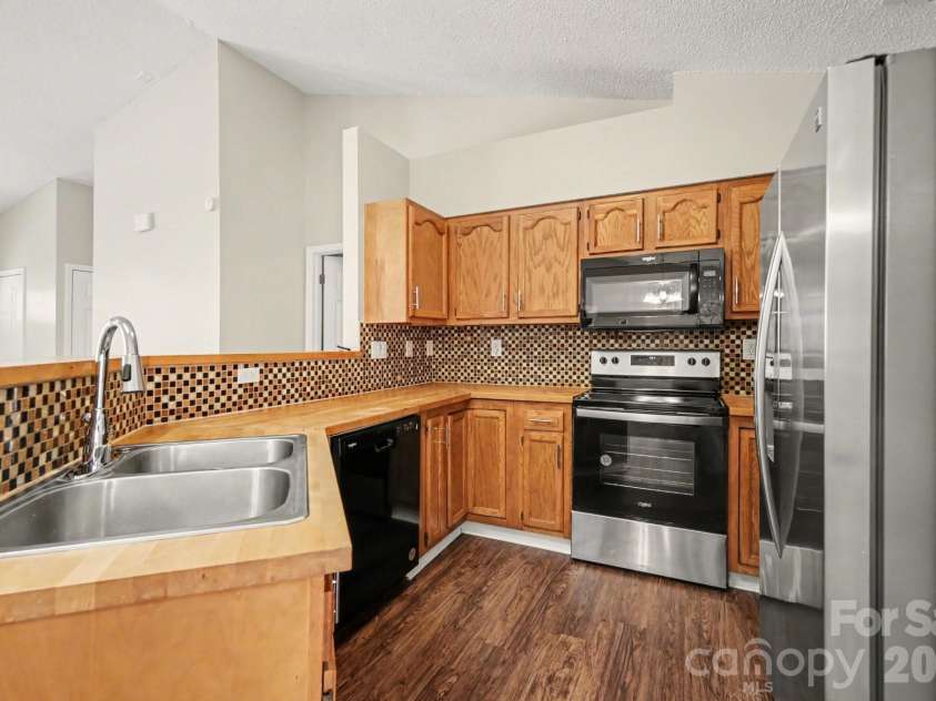 1117 Capps Hollow Drive, Charlotte, NC 28216.  MLS# CAR4361982, YatesRealty ID 8864. 