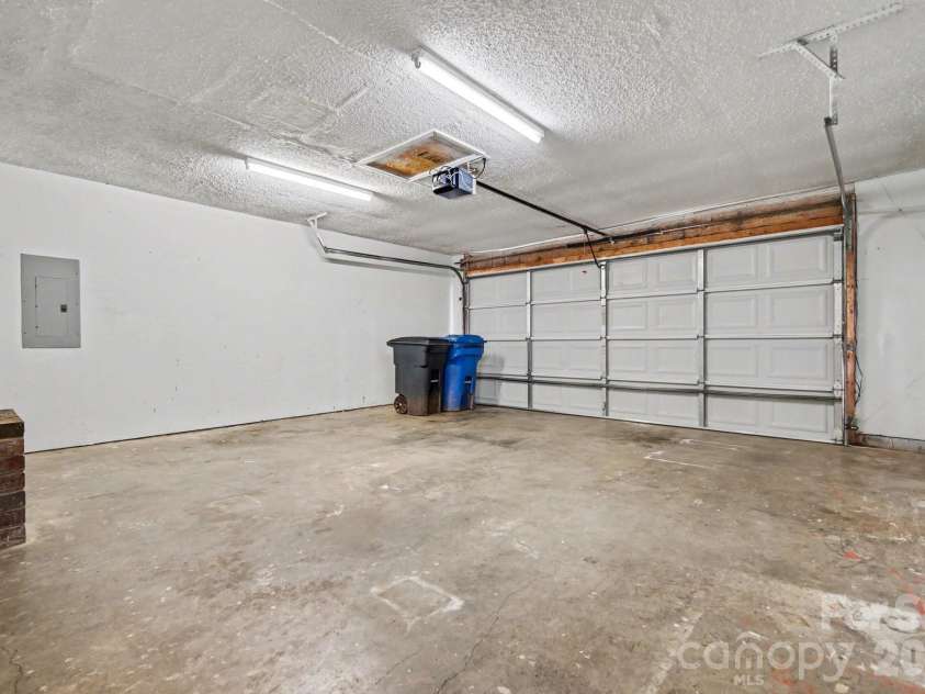 1117 Capps Hollow Drive, Charlotte, NC 28216.  MLS# CAR4361982, YatesRealty ID 8864. 