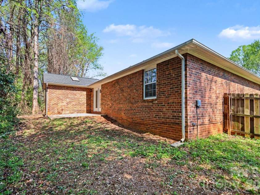 1117 Capps Hollow Drive, Charlotte, NC 28216.  MLS# CAR4361982, YatesRealty ID 8864. 