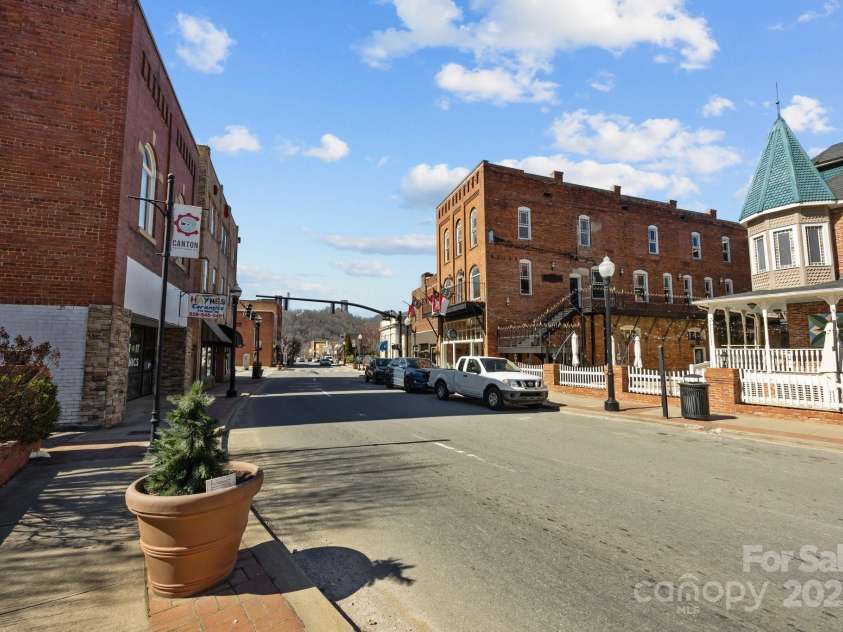 173 Academy Street, Canton, NC 28716.  MLS# CAR4228726, YatesRealty ID 8867. 