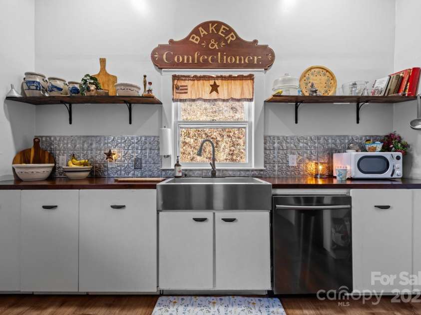 173 Academy Street, Canton, NC 28716.  MLS# CAR4228726, YatesRealty ID 8867. 