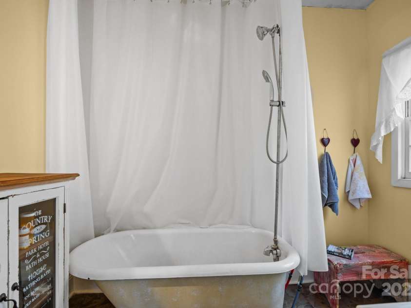 173 Academy Street, Canton, NC 28716.  MLS# CAR4228726, YatesRealty ID 8867. 