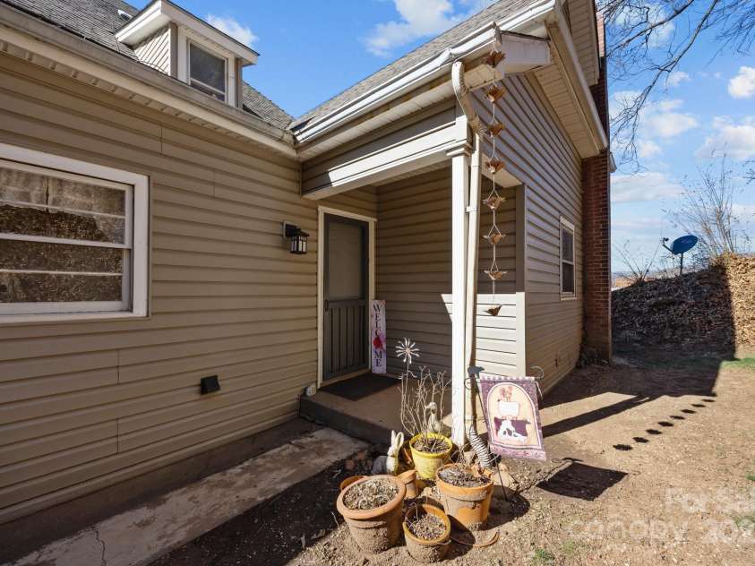 173 Academy Street, Canton, NC 28716.  MLS# CAR4228726, YatesRealty ID 8867. 