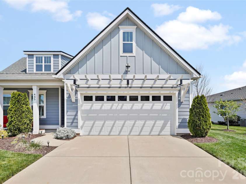 445 Bowline Drive, Denver, NC 28037.  MLS# CAR4363153, YatesRealty ID 8867. Well maintained front yard