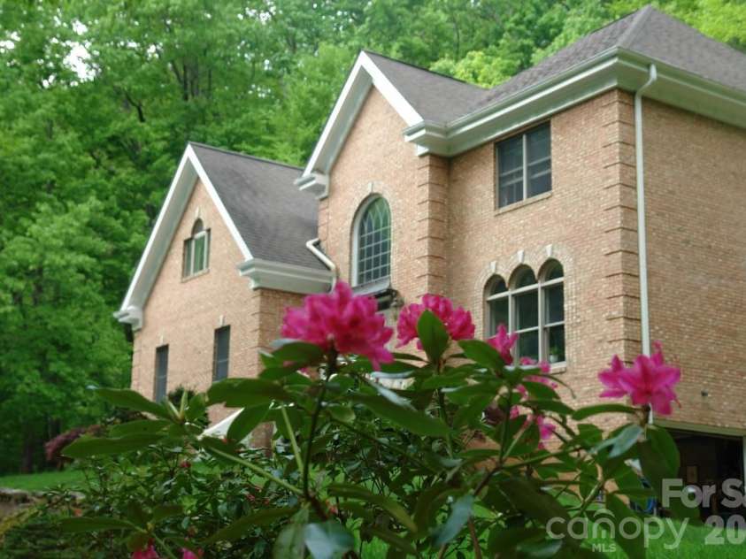 295 Laurel Ridge Drive, Waynesville, NC 28786.  MLS# CAR4312458, YatesRealty ID 8868. Beautiful all year