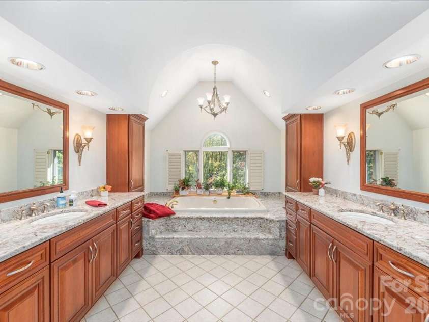 295 Laurel Ridge Drive, Waynesville, NC 28786.  MLS# CAR4312458, YatesRealty ID 8868. Luxurious Primary Bath