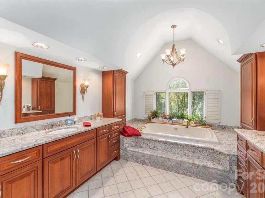 295 Laurel Ridge Drive, Waynesville, NC 28786.  MLS# CAR4312458, YatesRealty ID 8868. Spa Tub /Double Vanities