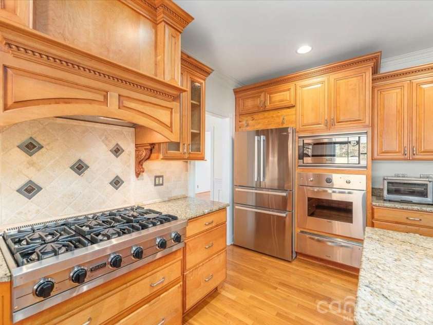 295 Laurel Ridge Drive, Waynesville, NC 28786.  MLS# CAR4312458, YatesRealty ID 8868. Viking Range, Wall Oven, new Microwave