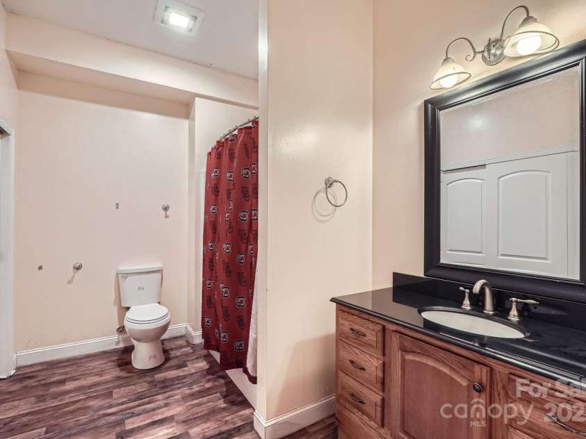 141 Silverspring Place, Mooresville, NC 28117.  MLS# CAR4218653, YatesRealty ID 8869. Basement Full, Huge Bathroom!