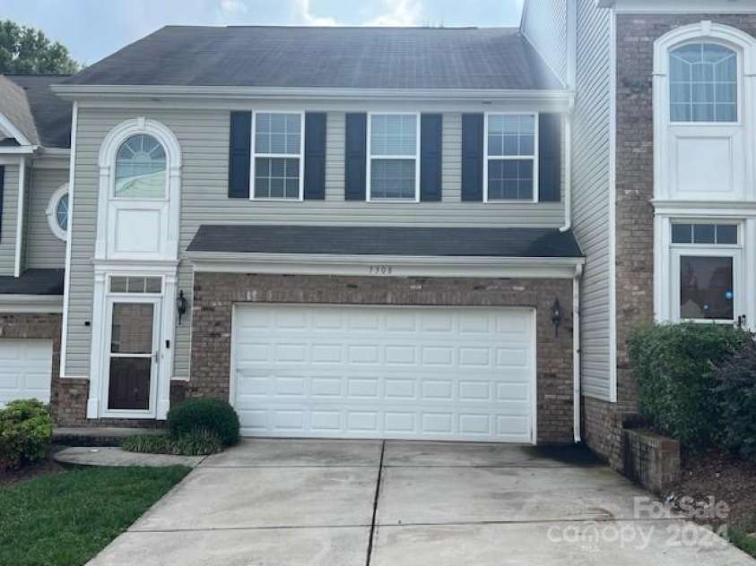 7308 Gallery Pointe Lane, Charlotte, NC 28269.  MLS# CAR4188364, YatesRealty ID 887. 
