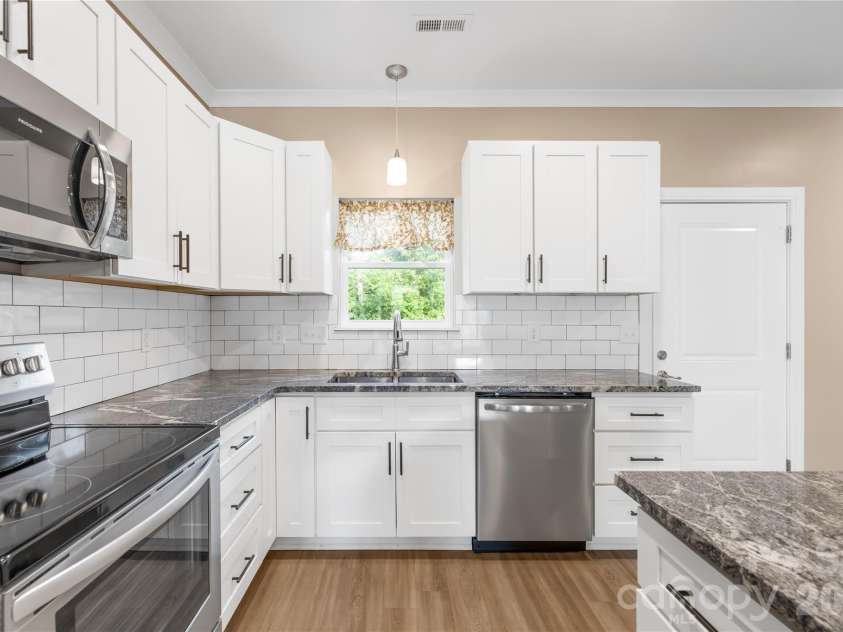 300 Hidden Creek Drive, Shelby, NC 28152.  MLS# CAR4282903, YatesRealty ID 8871. 