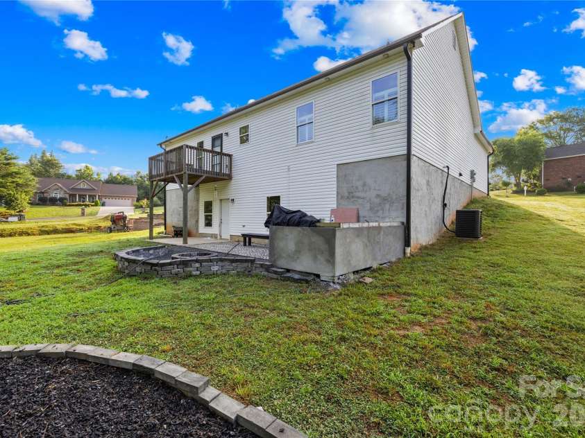 300 Hidden Creek Drive, Shelby, NC 28152.  MLS# CAR4282903, YatesRealty ID 8871. 