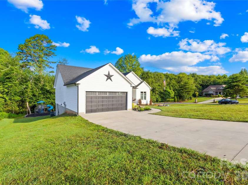 300 Hidden Creek Drive, Shelby, NC 28152.  MLS# CAR4282903, YatesRealty ID 8871. 