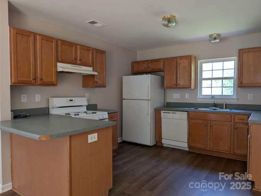 8332 Highlander Court, Charlotte, NC 28269.  MLS# CAR4247591, YatesRealty ID 8871. 