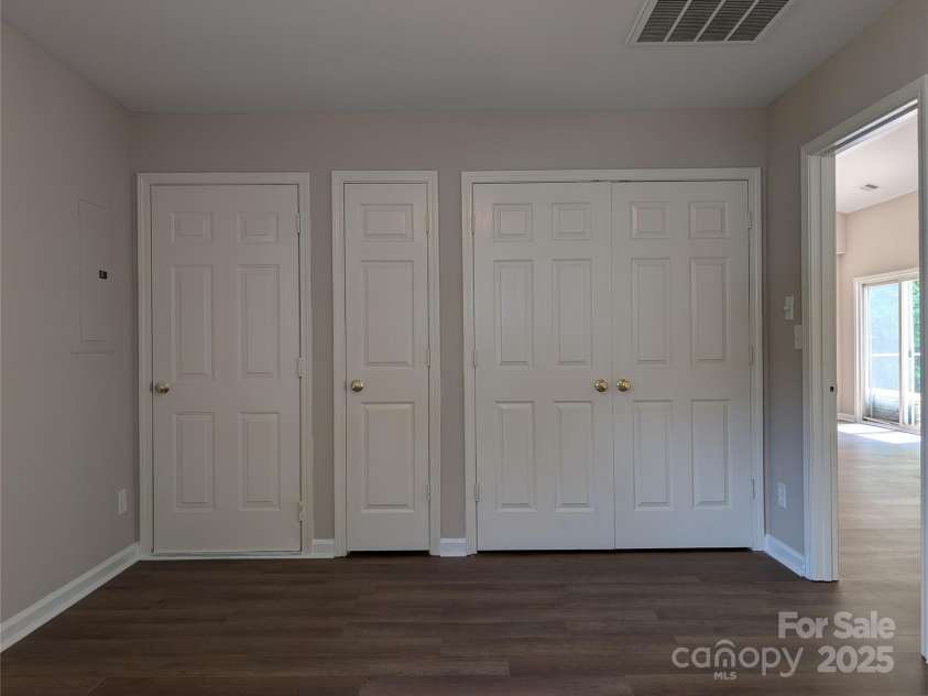 8332 Highlander Court, Charlotte, NC 28269.  MLS# CAR4247591, YatesRealty ID 8871. 