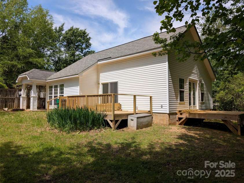 8332 Highlander Court, Charlotte, NC 28269.  MLS# CAR4247591, YatesRealty ID 8871. 