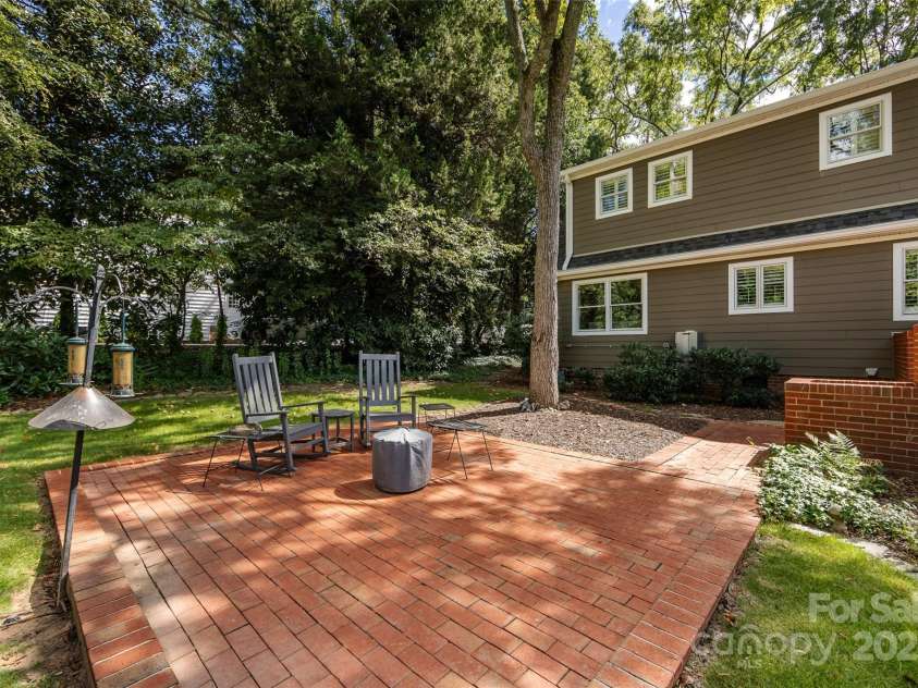 757 Concord Road, Davidson, NC 28036.  MLS# CAR4265019, YatesRealty ID 8872. Gorgeous, well-maintained backyard and patio